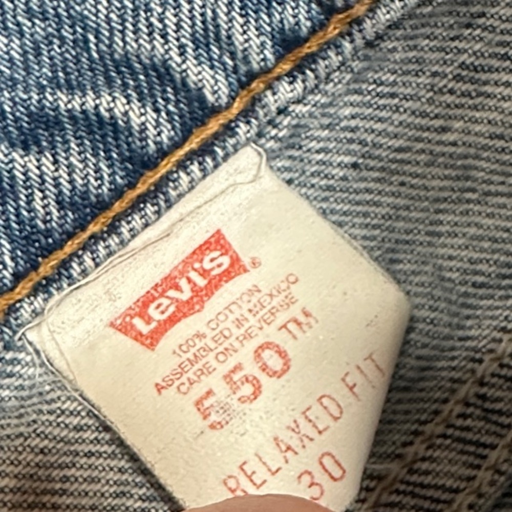 90s Vintage Levi's 550 High Rise Light Wash Relaxed Fit Denim Shorts - Picture 3 of 6